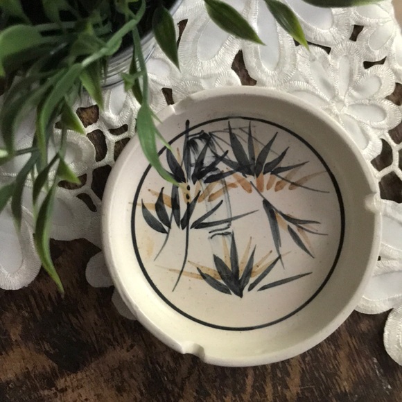HAND CRAFTED | Stoneware Ashtray
